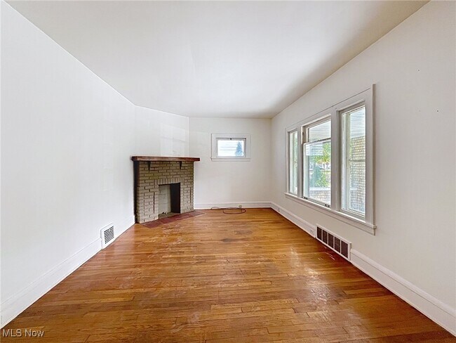 Building Photo - 2683 Hampshire Rd