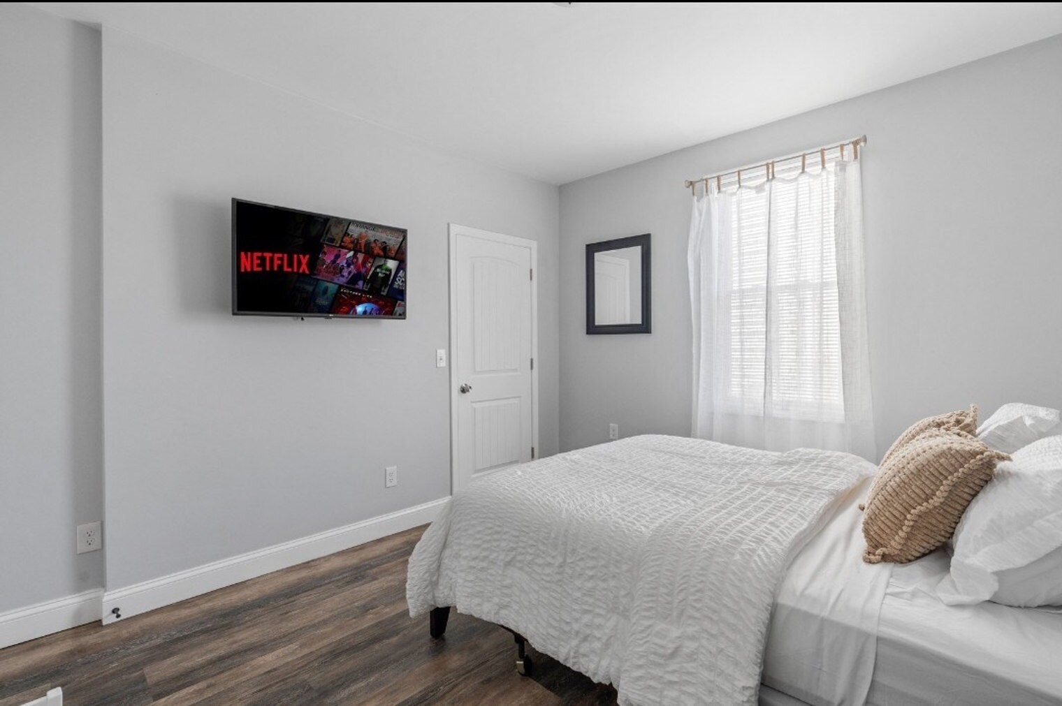 Building Photo - 346 Admiral St