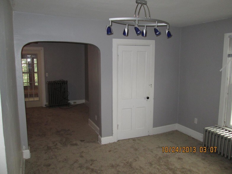 Dining room 2 - 1217 Park Ave