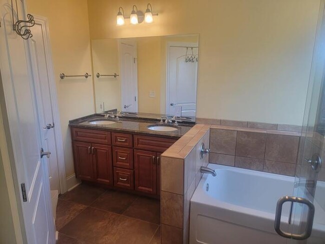 Building Photo - Deeded Boat Slip Comes with Home in Gated ...