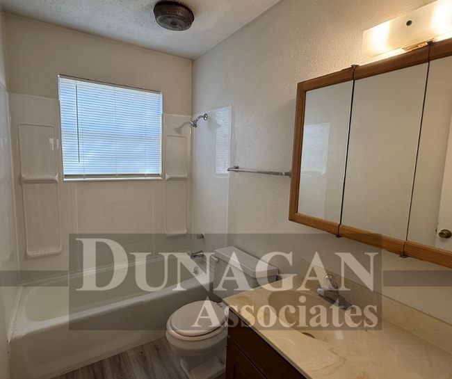 Building Photo - AVAILABLE NOW!! 2BEDROOM/1 FULL BATH !!