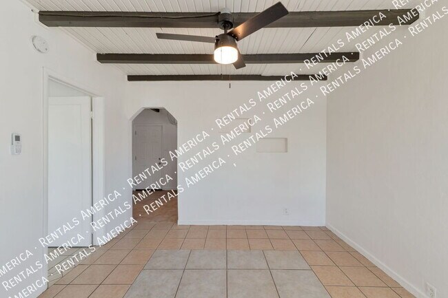 Building Photo - 3050 N Sparkman Blvd