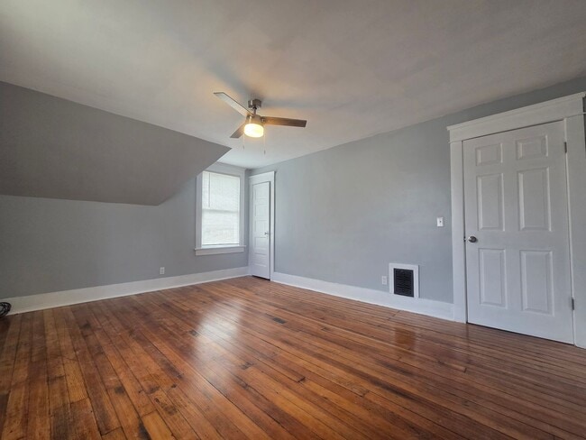 Building Photo - Updated 4-Bedroom, 2-Bath Home in Benton Harbor