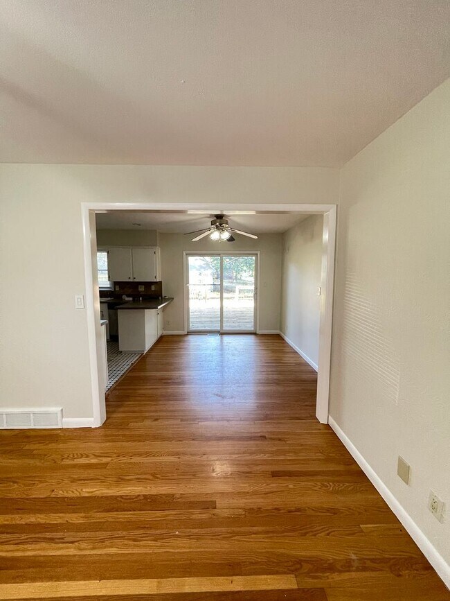 Building Photo - NEW ON THE MARKET– Charming 3bd/1ba Ranch ...