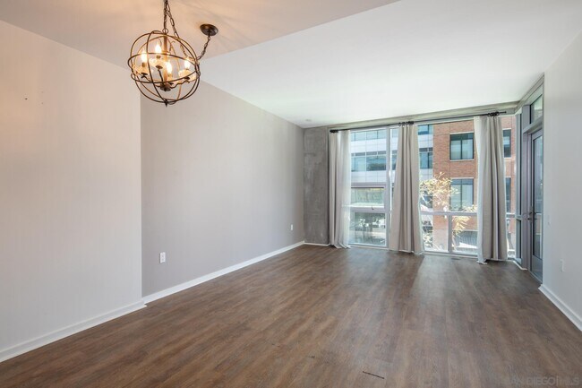 Building Photo - 321 Tenth Ave