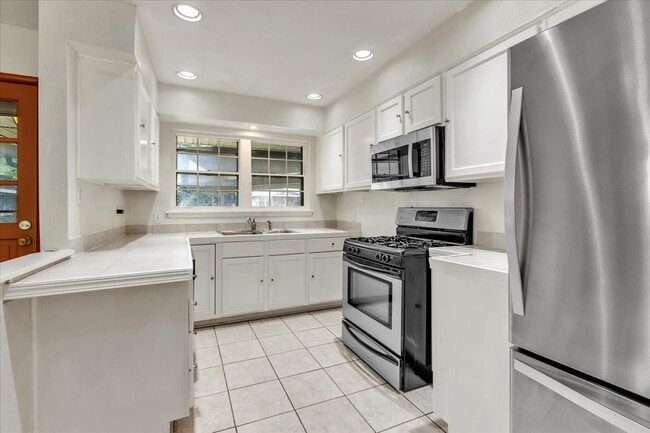 Building Photo - 2037 NW 47th St