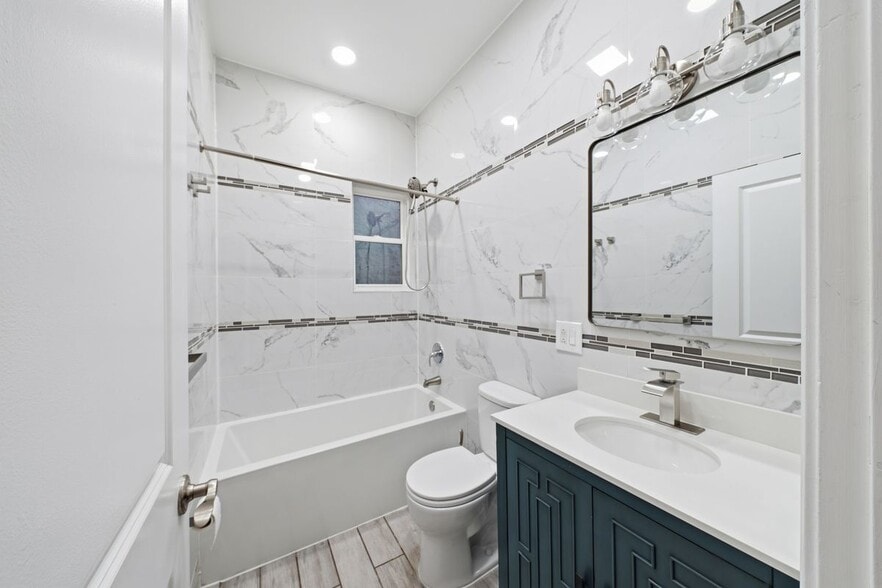 Building Photo - 37 Astor Pl