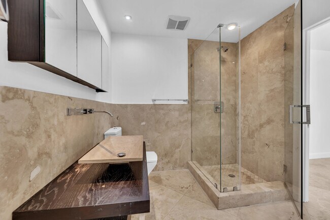 Building Photo - 2119 N 14th Terrace