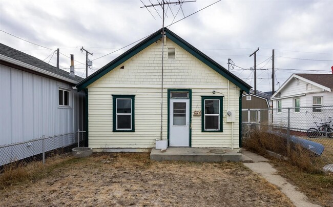 Building Photo - 707 E Front St