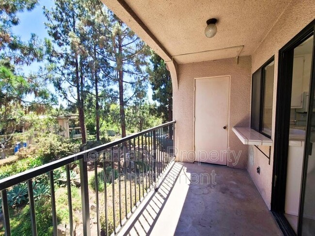 Building Photo - 7858 Cowles Mountain Ct