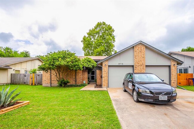 Building Photo - 8715 Pineridge Dr