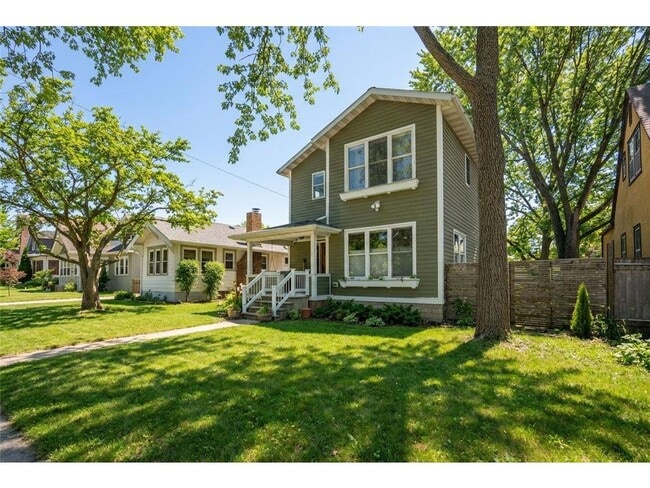 Building Photo - 241 Russell Ave S