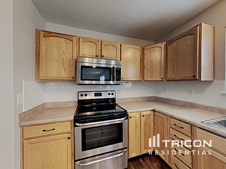 Building Photo - 722 Bluff Creek Dr
