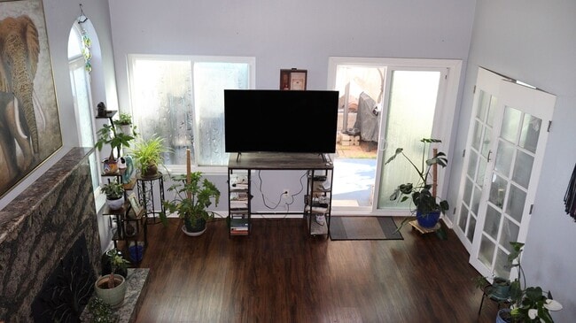 Building Photo - Modern 3 Bedroom 3 Bathroom Townhome in Imperial Beach.