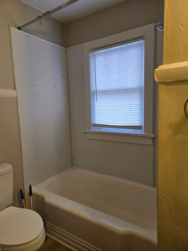 Building Photo - 1919 Warren St