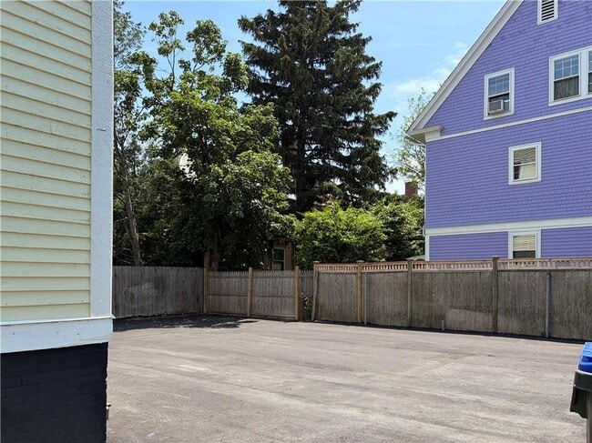 Building Photo - 98 Whitmarsh St