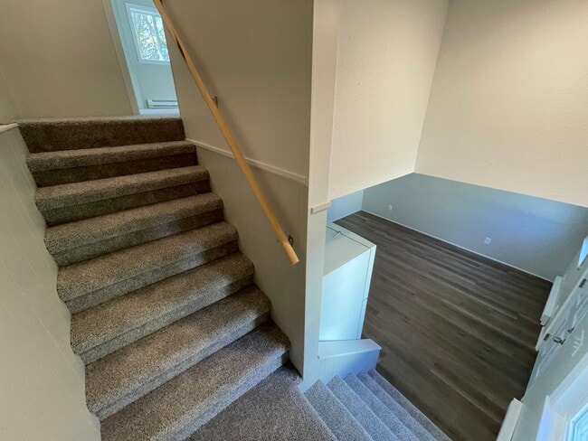 Building Photo - 66 School St