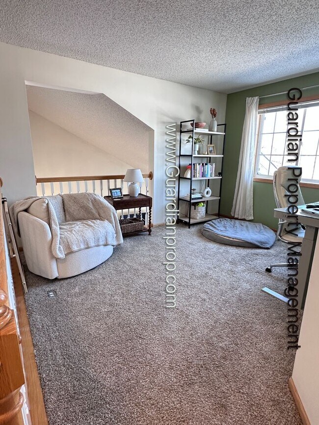 Building Photo - Lakeville End Unit Town Home, 2 Car Garage, Loft, W/D, Walkout Patio