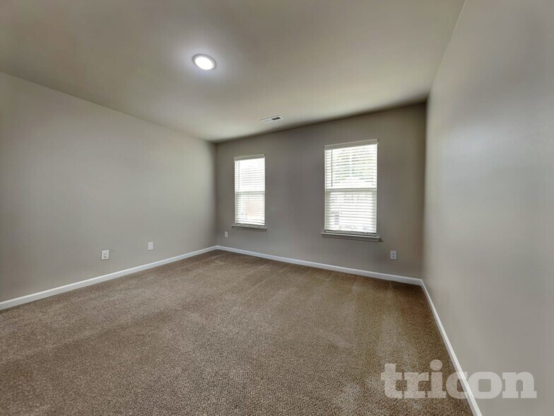 Building Photo - 143 Spring Knoll Dr