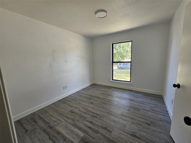 Building Photo - 2519 Piddler Dr