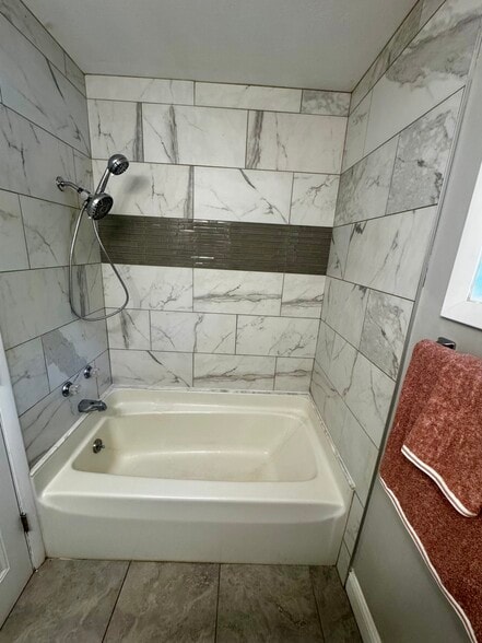 Full Bath - 45 Whites Plz