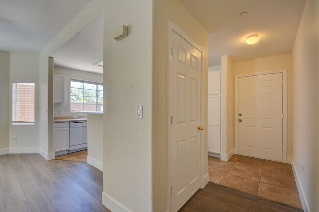Building Photo - Beautiful 2BR / 2BA Renovated / Modern Condo In A Gated Complex.