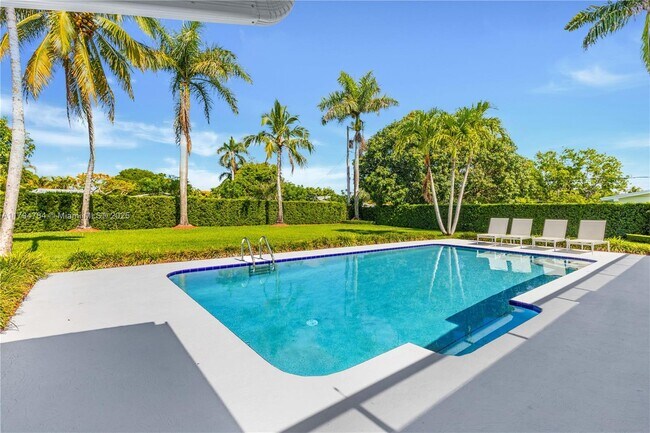 Building Photo - 13790 SW 80th Ave