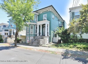 Building Photo - 16 John St