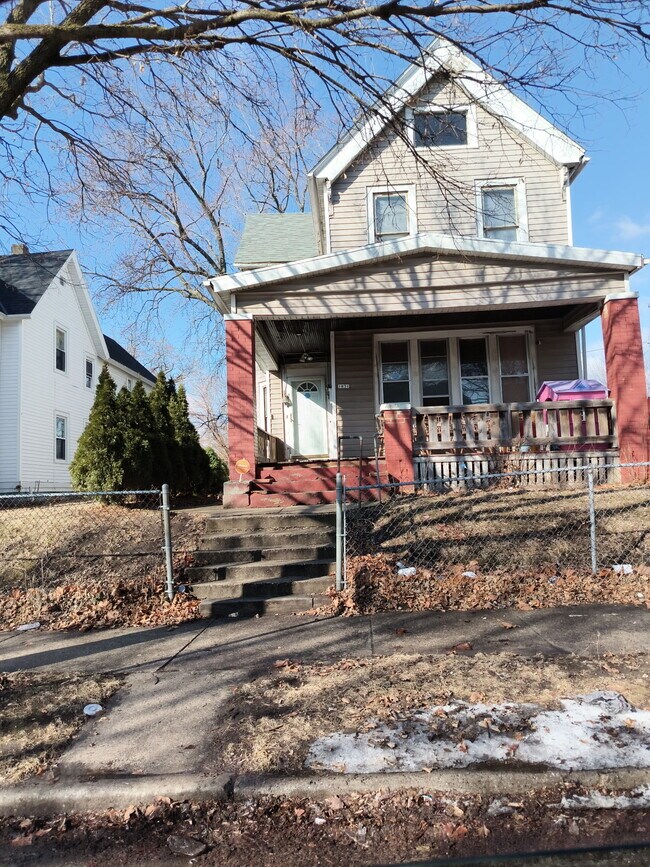 Primary Photo - 1831 N 28th St