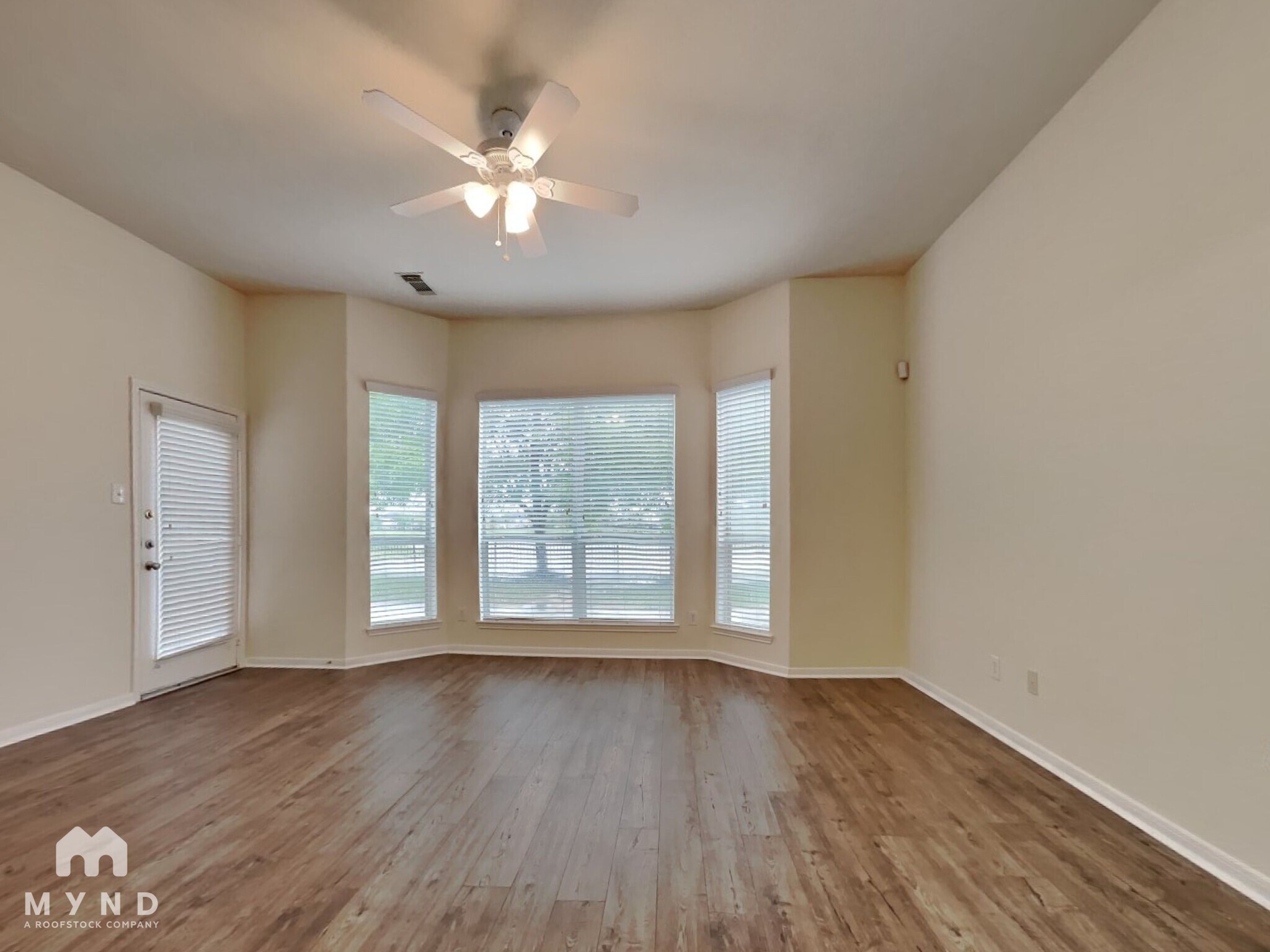 Building Photo - 7711 Summer Shore Dr