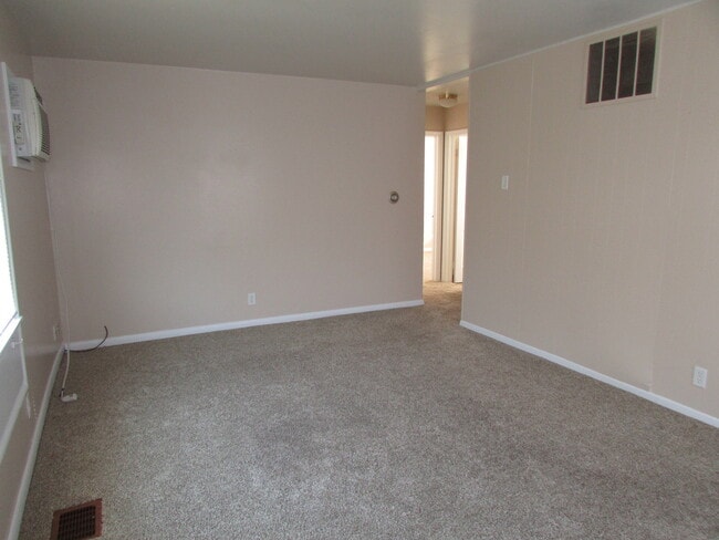 Building Photo - 2 BEDROOM | 1 BATH | SINGLE GARAGE | ROBBINSDALE | 12 MONTH LEASE