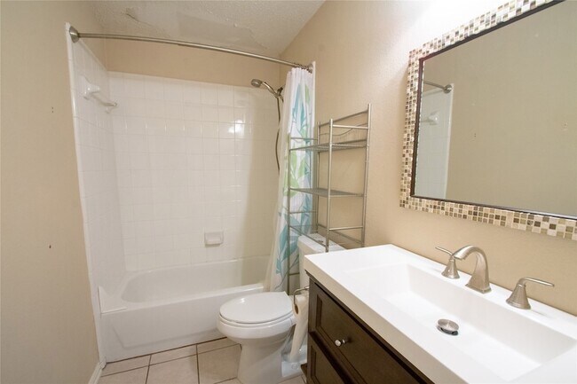 Building Photo - 1309 Rosebrook Dr