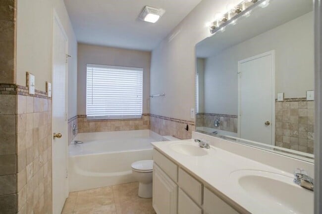 Building Photo - 10708 Braemoor Dr