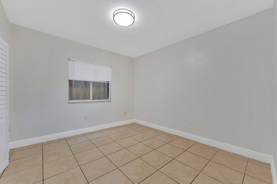 Building Photo - 2185 NW 16th Ter