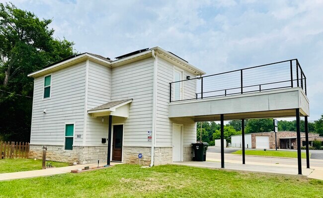 Primary Photo - 2622 Hughey Dr