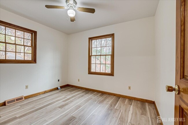 Building Photo - 23 Cardownie St