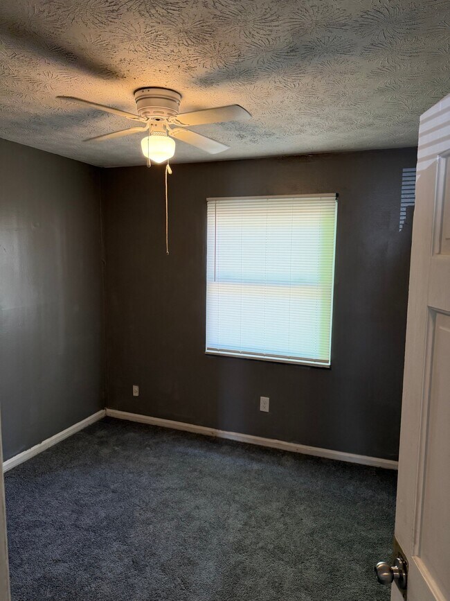 Building Photo - 6432 Woodstone Way