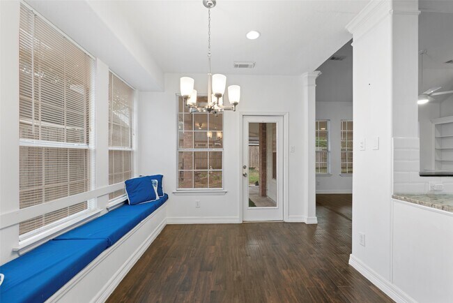 Building Photo - 9023 Eaglecove Dr