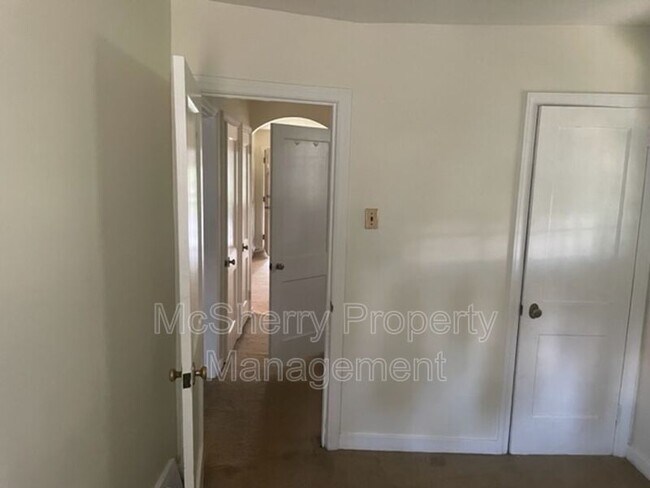 Building Photo - 5911 Bustleton Ave
