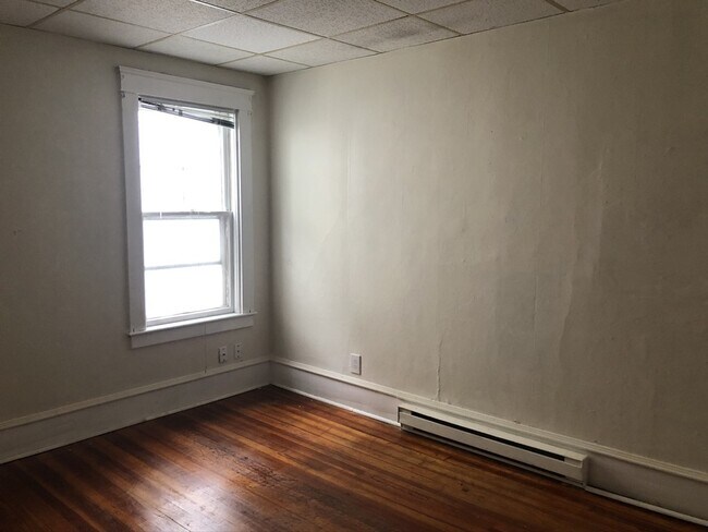 Building Photo - 150 Forest St