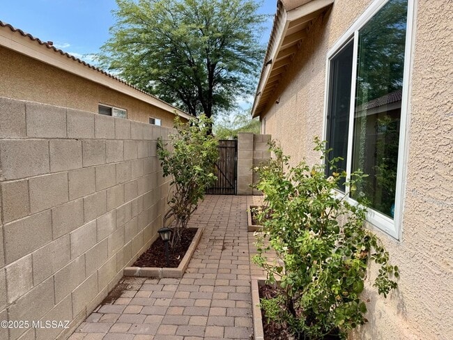 Building Photo - 2327 E Precious Shard Ct