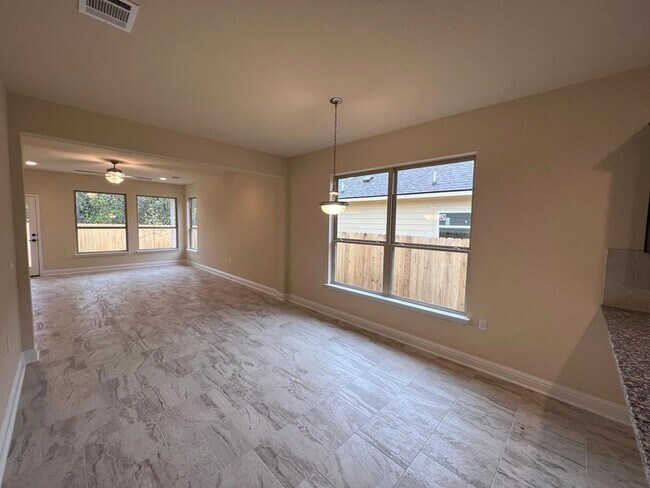 Building Photo - 704 Falkland Trace