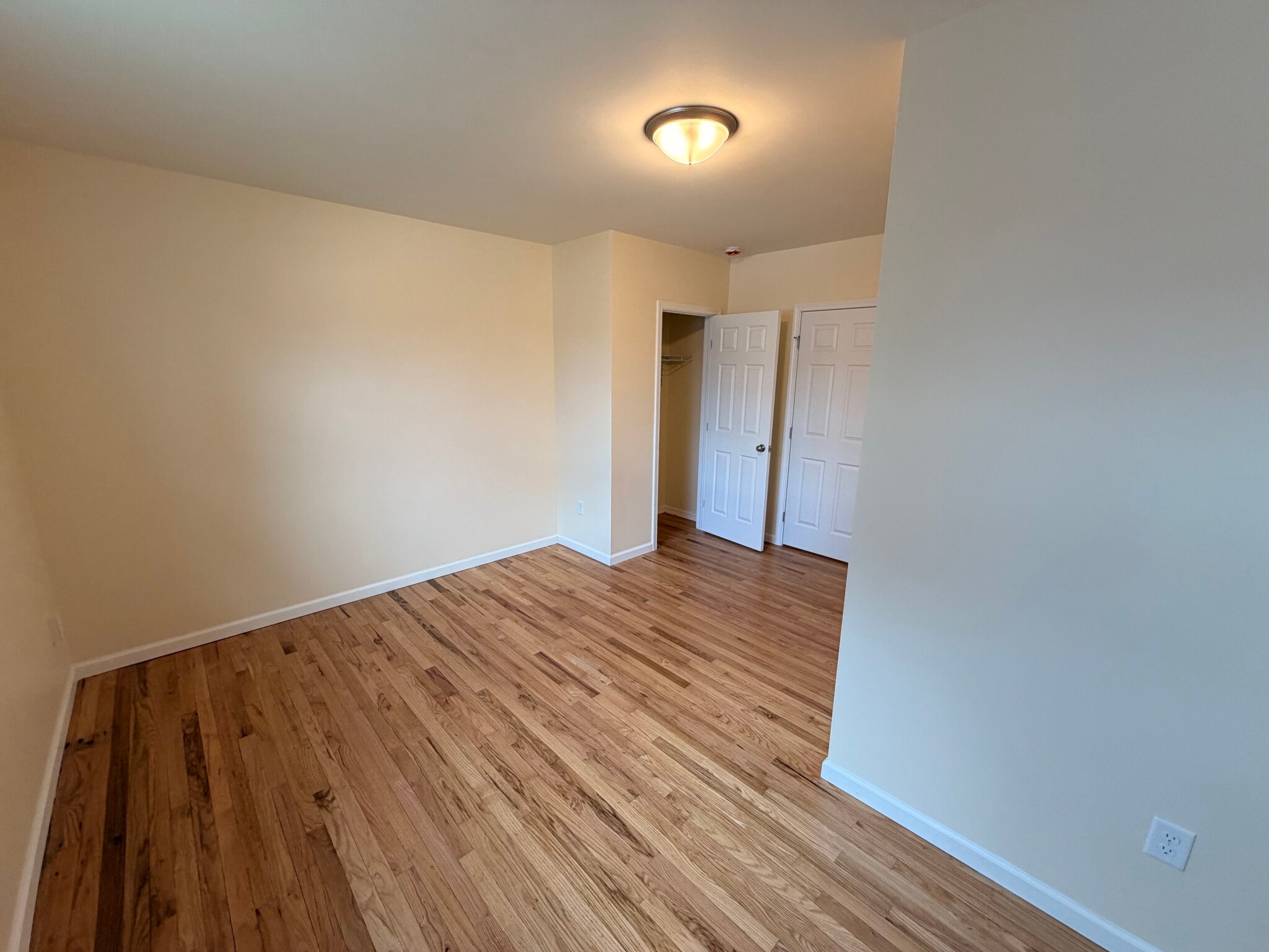 Middle bedroom - 214 Perry St