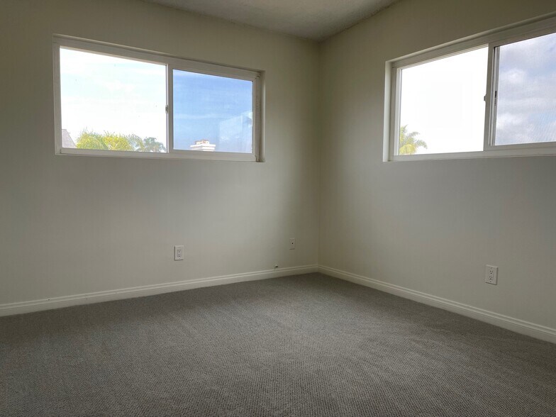 Building Photo - 2015 Plant Ave