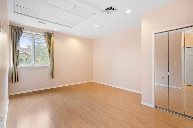 Primary Photo - 75 Liberty Ave