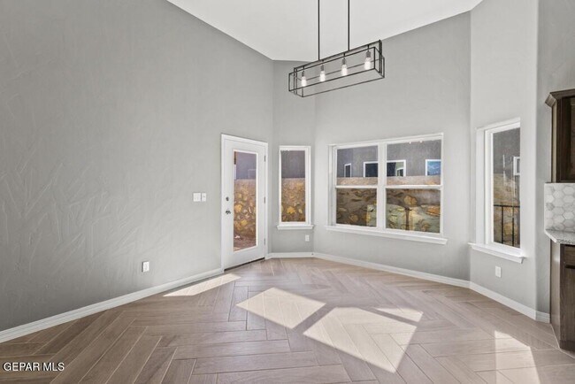 Building Photo - 913 Ada Ln