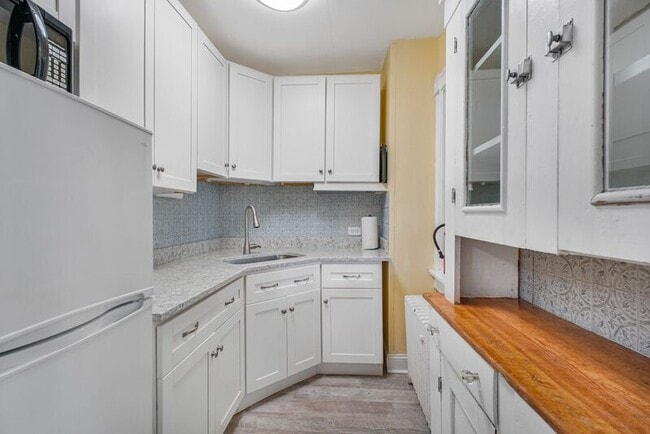 Building Photo - 1109 Caroline St