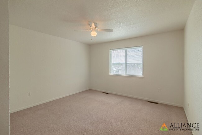 Building Photo - Town Home in West Manhattan!