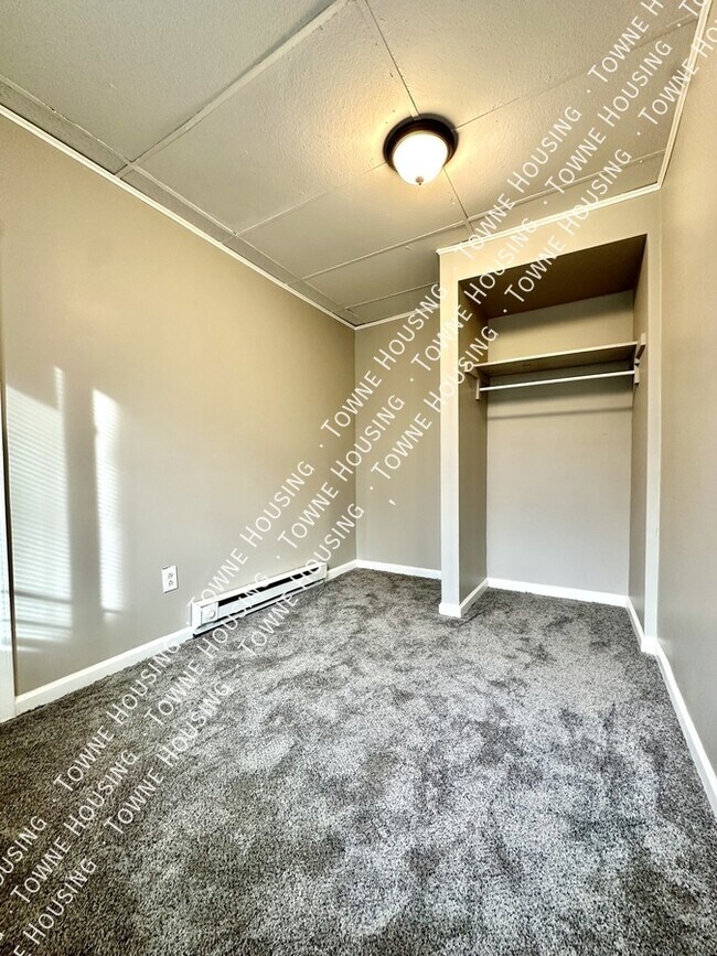 Building Photo - 40 Lawrence Pl