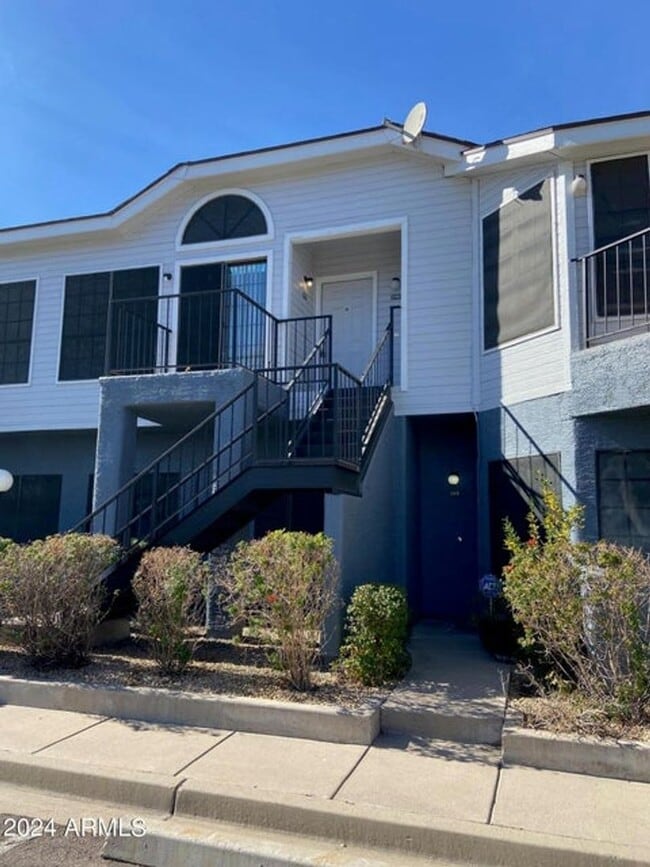 Building Photo - 1 BEDROOM 1 BATH WITH 1 CAR GARAGE ATTACHED IN NICE COMMUNITY GLENDALE